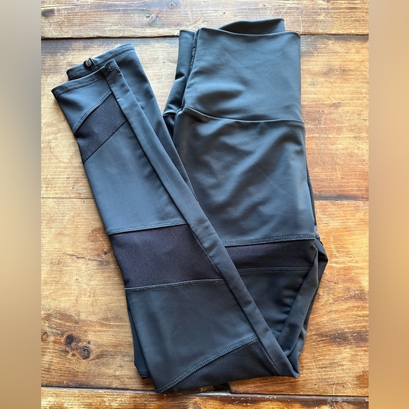 Onzie Women's Black Mesh Bandage Paneled Yoga Pants - Picture 10 of 12